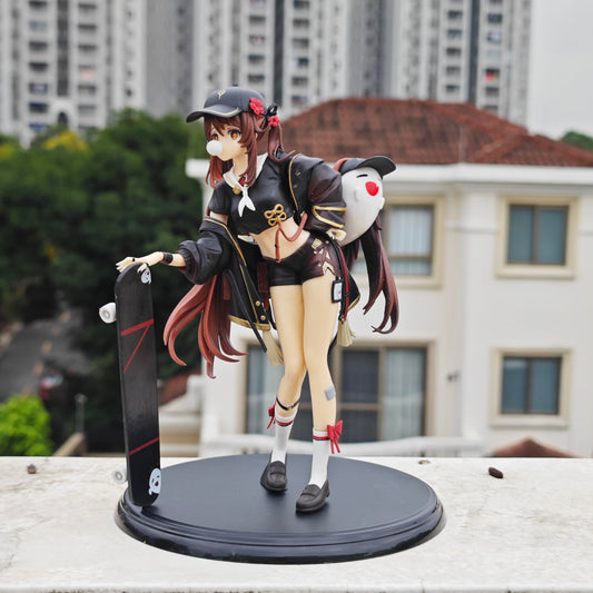GOLEHS figurine Hu Tao vue de face montrant la pose dynamique sur skateboard