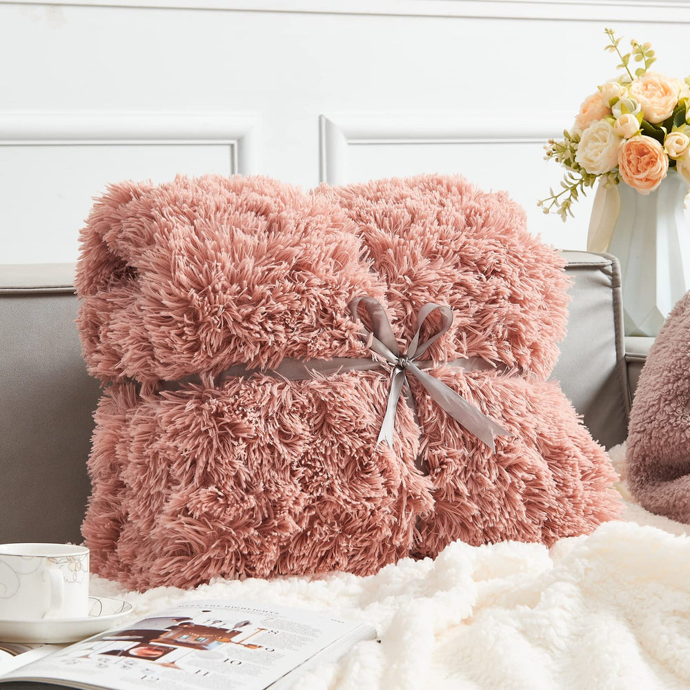 GONAAP pli sur lit en style déco, ajoute une touche rose et confort décoratif