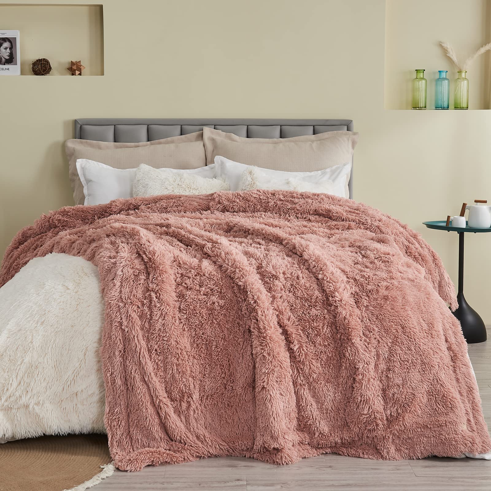 GONAAP gros plan sur la texture de la fausse fourrure, douceur offrant confort tactile