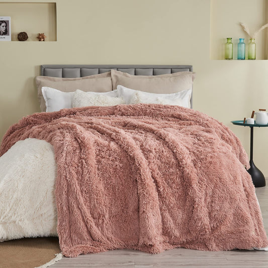 GONAAP gros plan sur la texture de la fausse fourrure, douceur offrant confort tactile