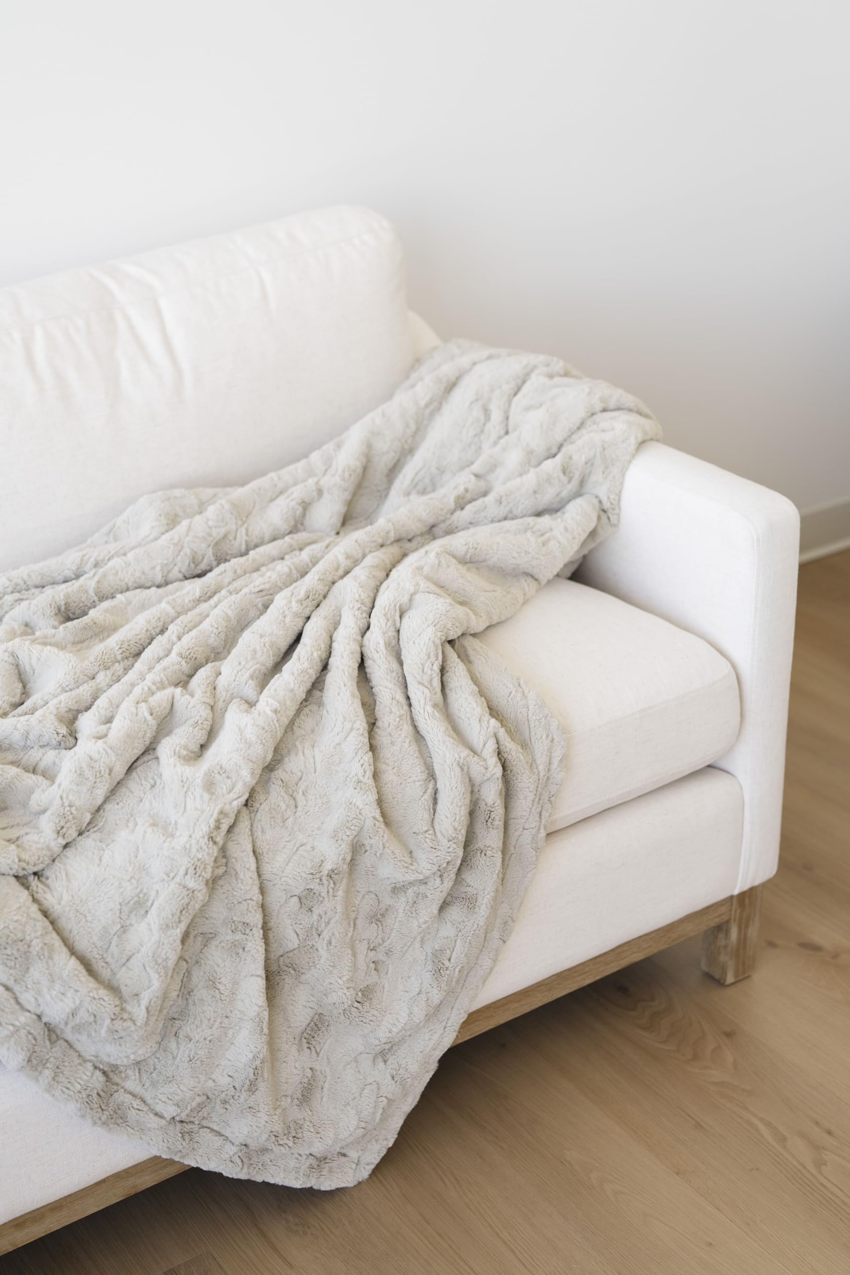 GRACED SOFT LUXURIES plaid enroulé comme cadeau élégant prêt à offrir