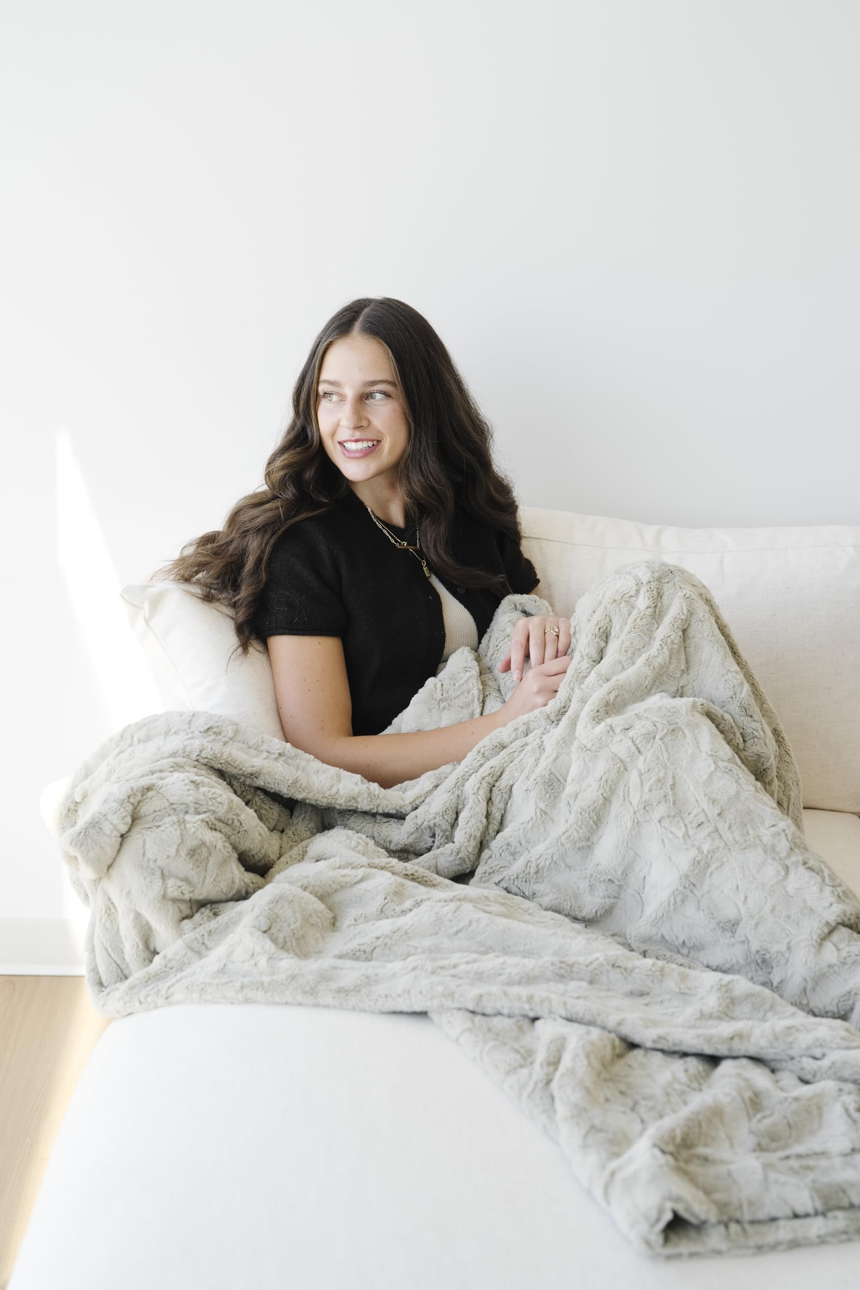 GRACED SOFT LUXURIES main touchant fausse fourrure pour confort