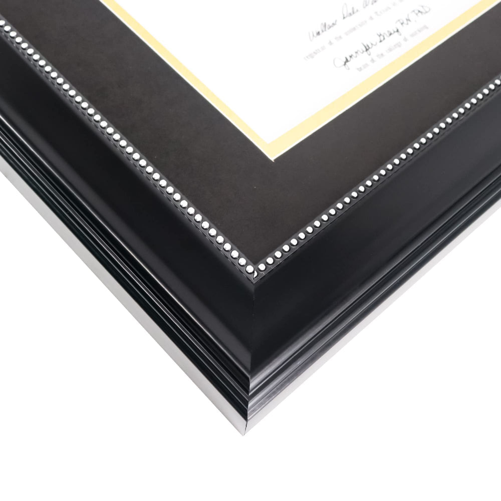 GraduationMall comparaison d'échelle montrant dimensions 12" x 15" pour référence