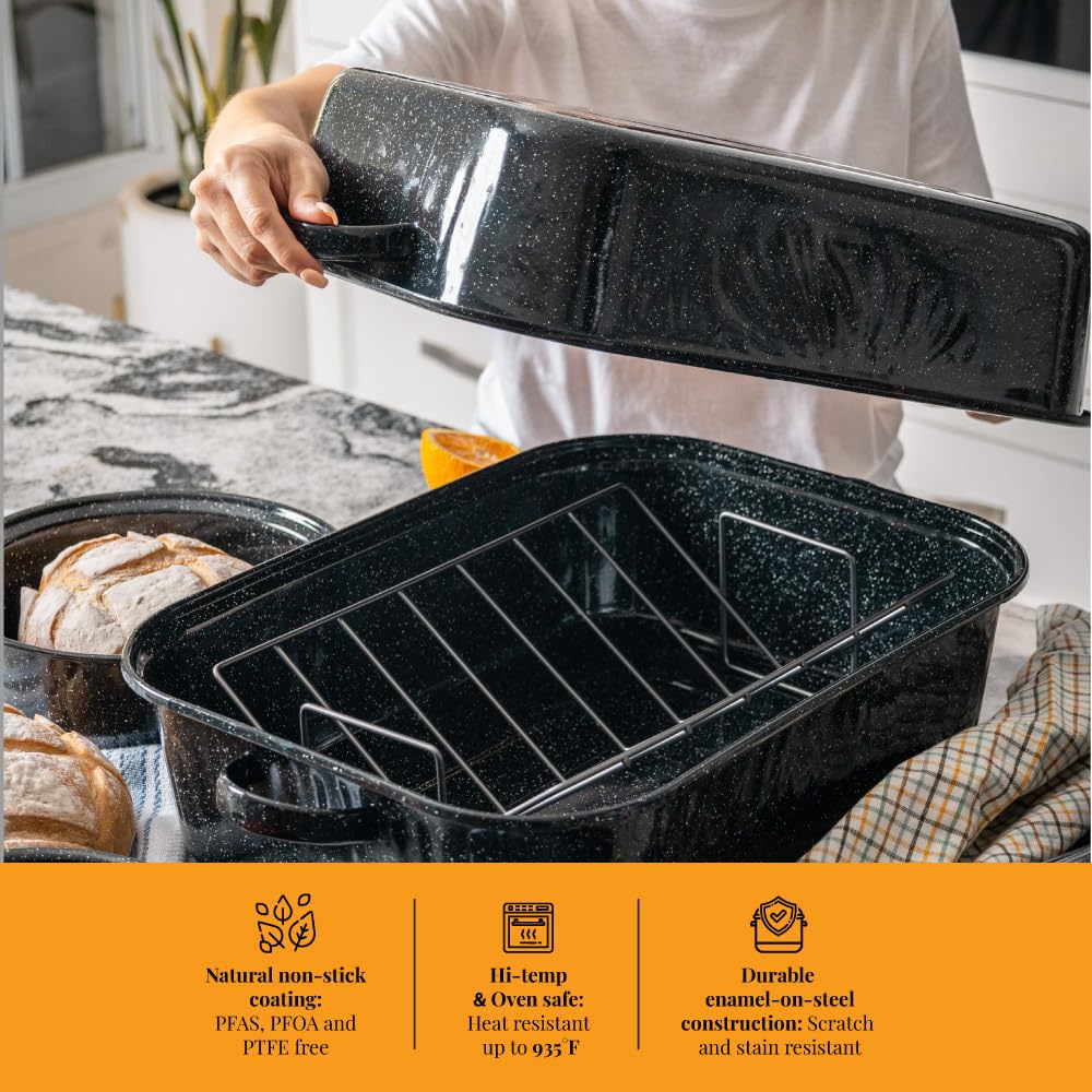 Granite Ware rôtissoire au four avec dinde juteuse en présentation pour repas festif réussi