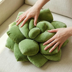 Green Philosophy Co. coussin gros plan microplush révélant texture douce agréable au toucher