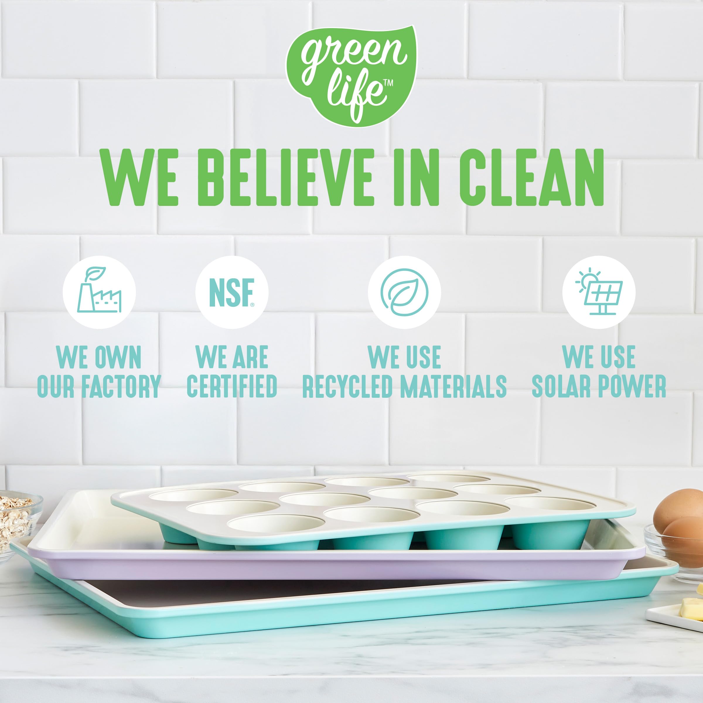 GreenLife mise en scène dans une cuisine moderne soulignant la couleur vive et l'utilité pour repas sur plaque