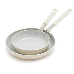 GreenPan x Bobby Flay vue avant du lot crème montrant design et finition durables
