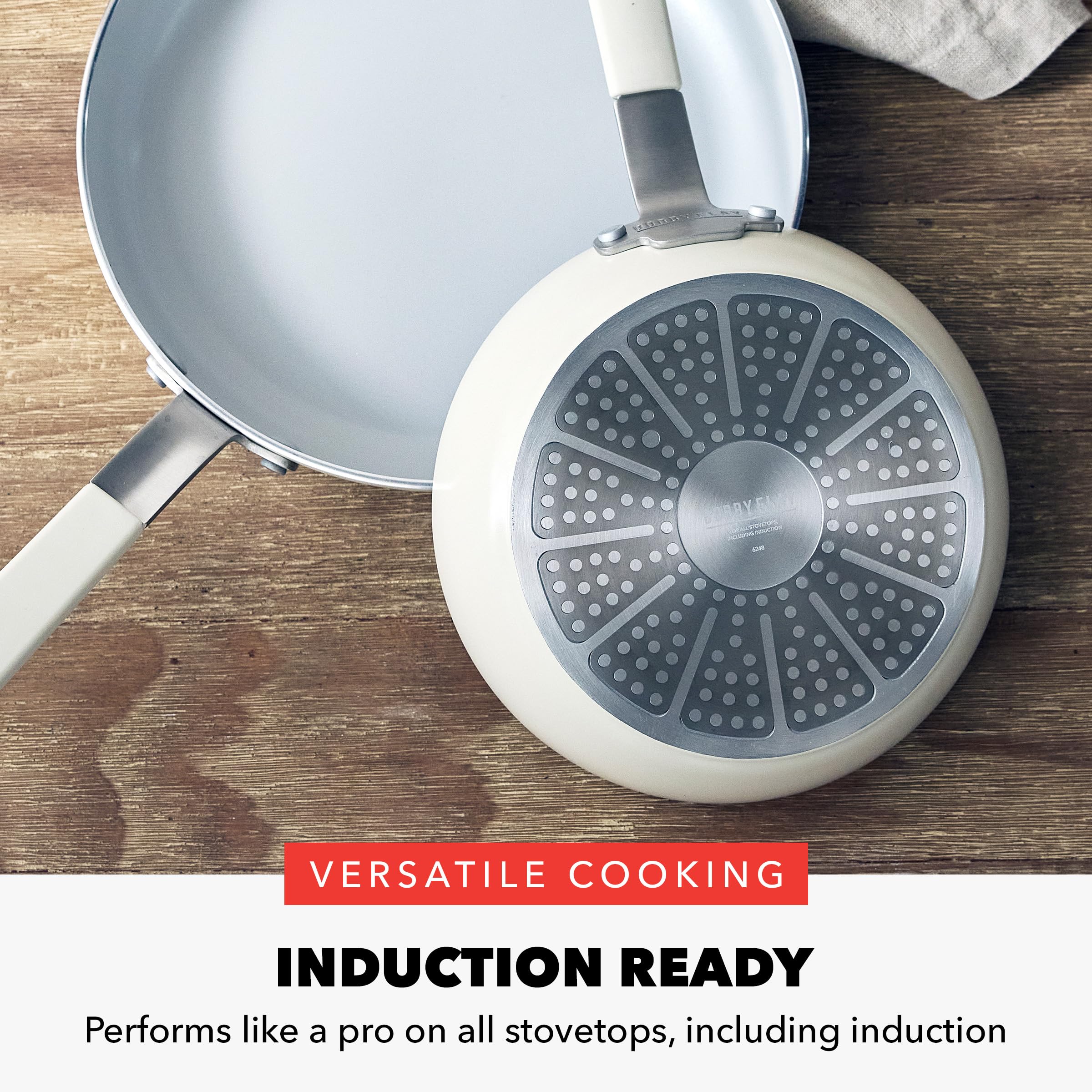 GreenPan x Bobby Flay dessous de la poêle montrant base compatible induction pour performances