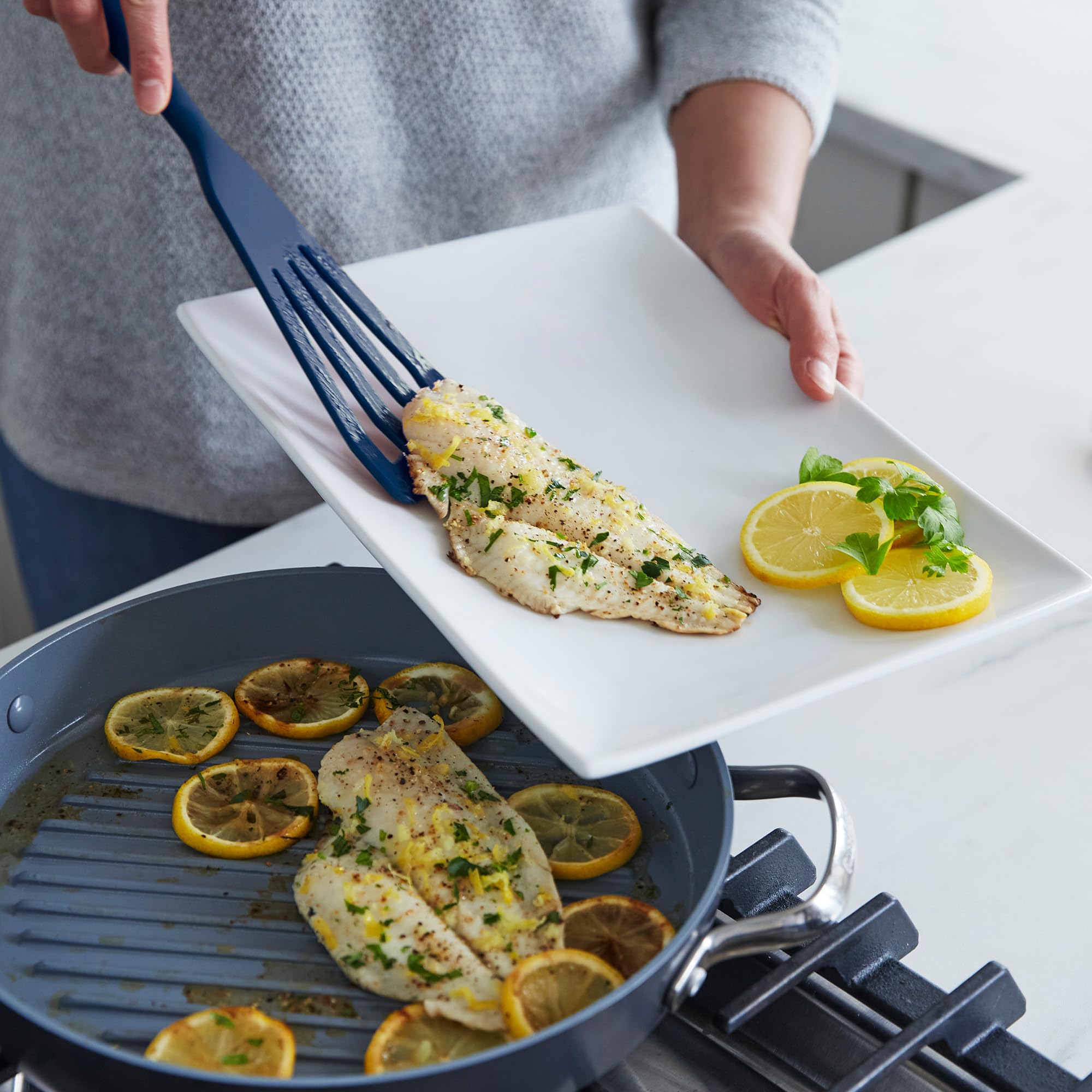 GreenPan ensemble en usage cuisson montrant stabilité et maniabilité