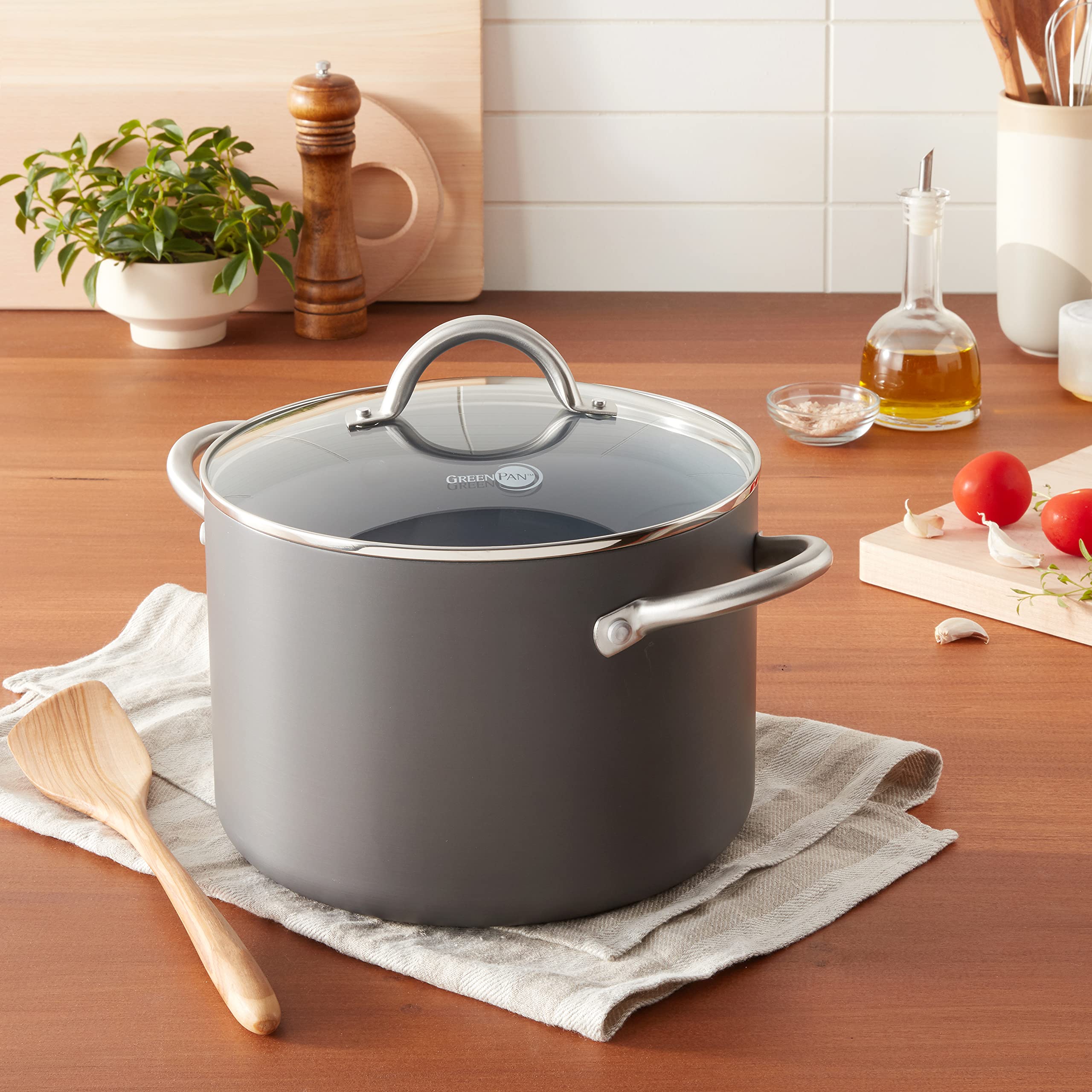 GreenPan faitout sur plaque pour comparer taille et capacité, préparation familiale