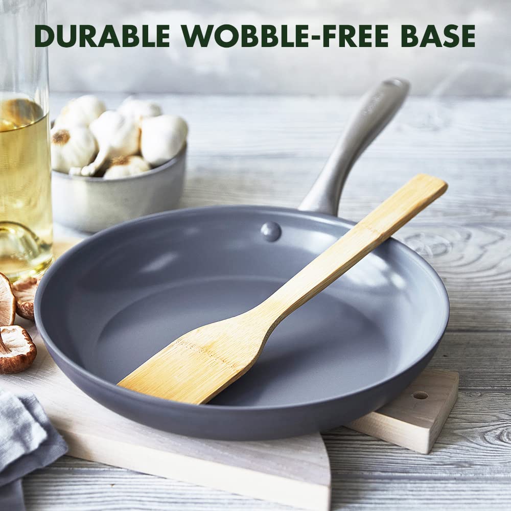 GreenPan Lima wok en action sautant légumes pour cuisson uniforme rapide