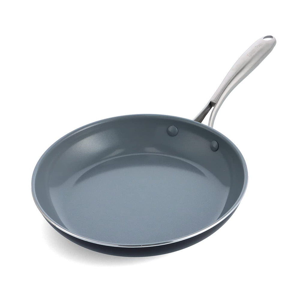 GreenPan poêle Swift vue de face montrant la finition noire et la forme résistante