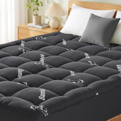 GRUSIGN surmatelas face avant noir apportant confort et esthétisme