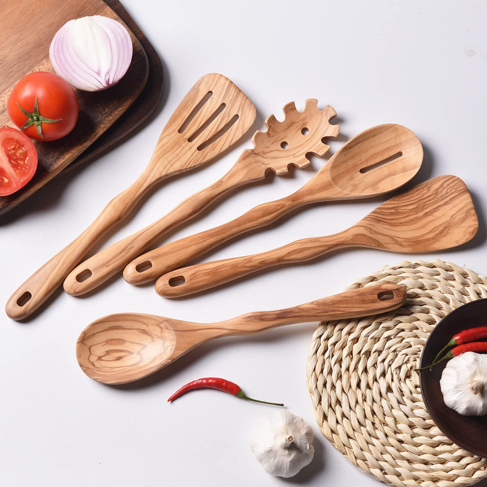 Gudamaye ensemble posé sur plan de travail, style naturel et organisation cuisine