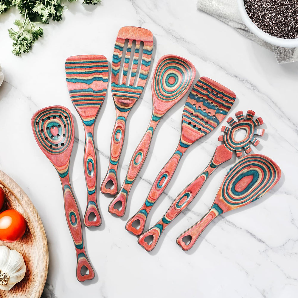 Mise en scène Gudamaye dans une cuisine moderne ajoutant une touche colorée