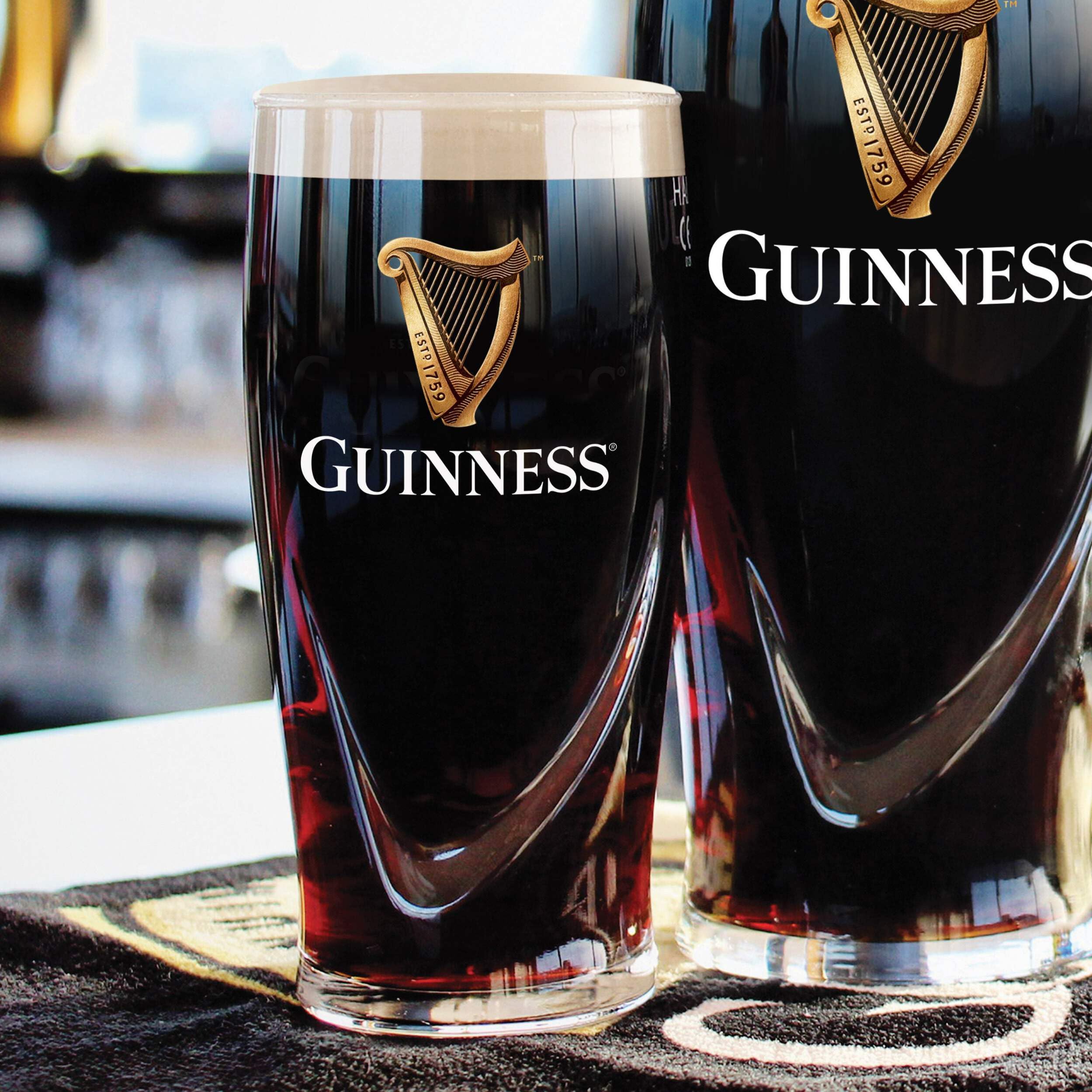 Guinness verre taille comparaison avec bouteille, visuel d'échelle pratique