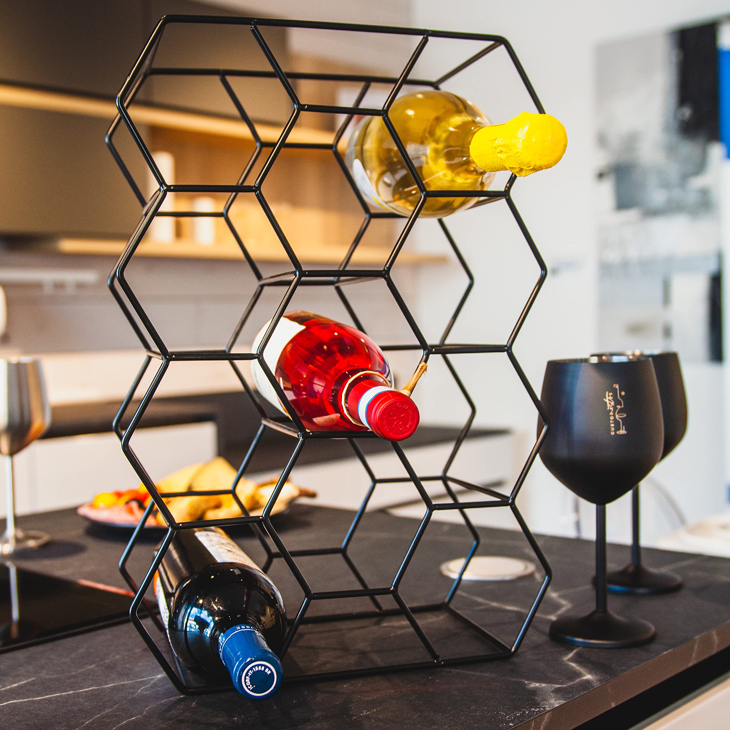 Gusto Nostro en décor montrant élégance noire adaptée au salon ou cuisine