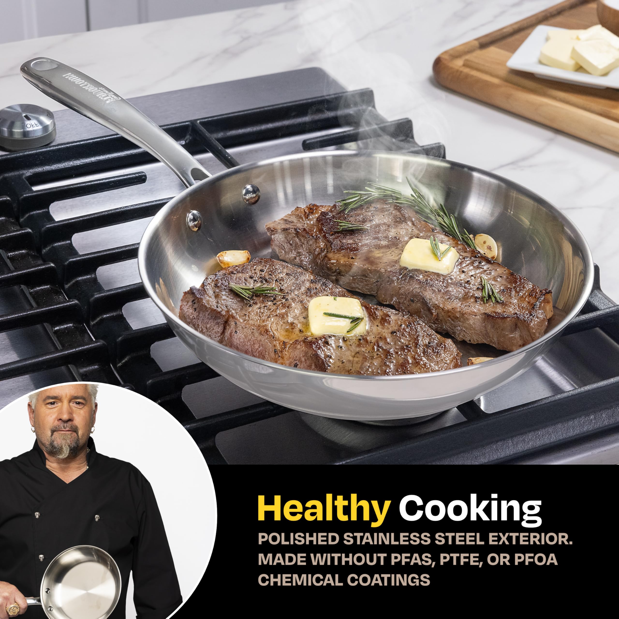 Guy Fieri's Flavortown poêle en usage saisissant un steak pour cuisson parfaite
