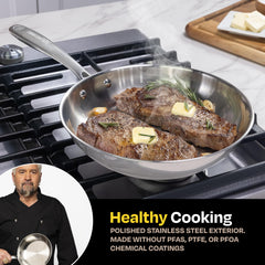Guy Fieri's Flavortown poêle en usage saisissant un steak pour cuisson parfaite