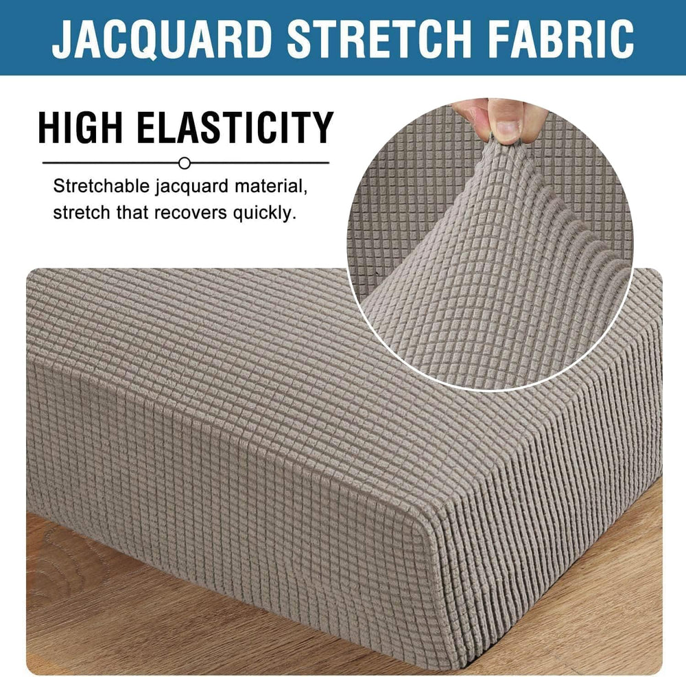 H.VERSAILTEX housse en train d'être posée sur coussin en cuir, protection anti-glissement