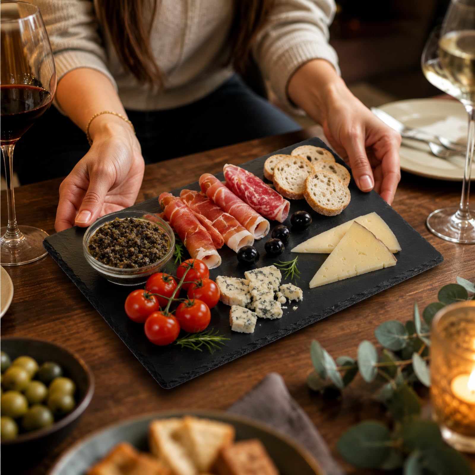 Hacaroa gros plan étiquette/inscription sur ardoise identifiant fromages