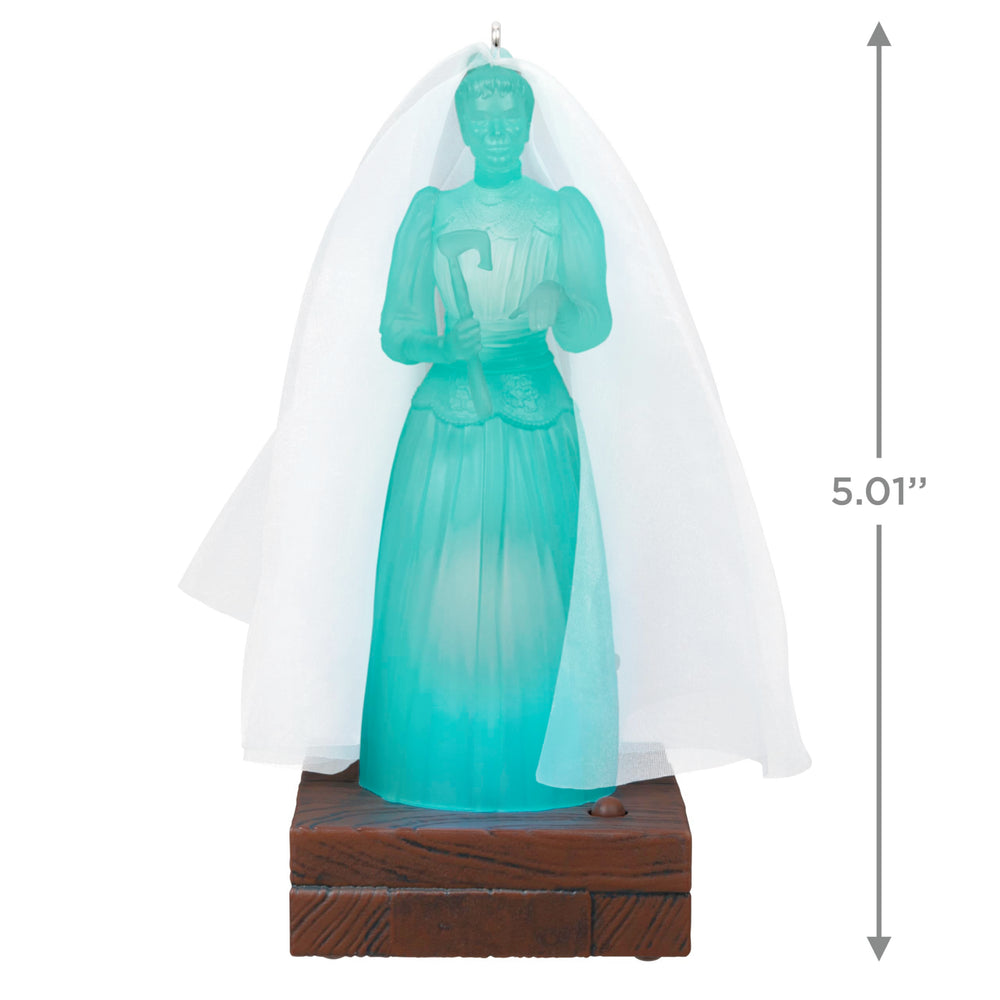 Hallmark Constance Hatchaway accrochée au sapin, échelle montrant taille réelle