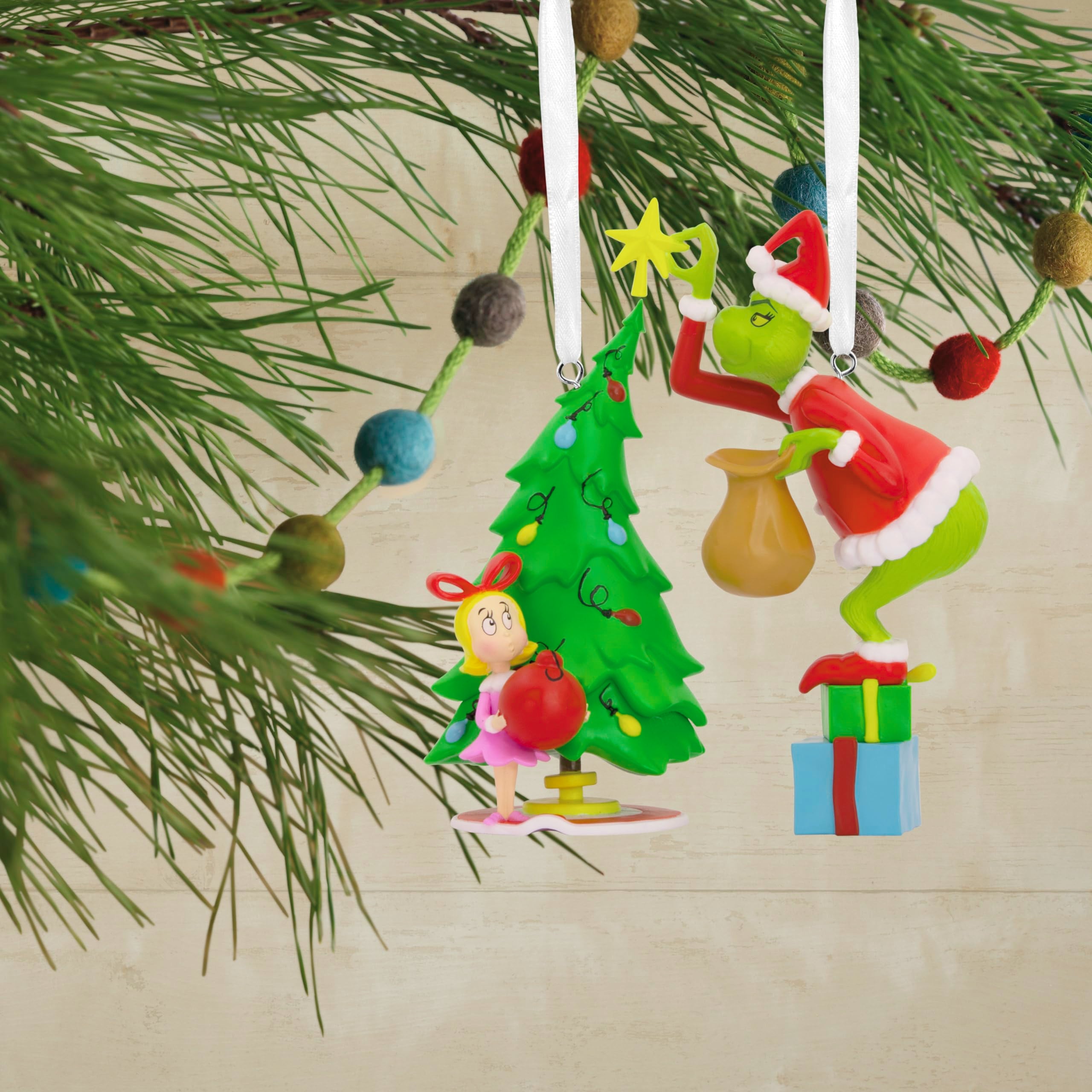 Hallmark comparaison d’échelle des ornements, taille compacte adaptée sapins