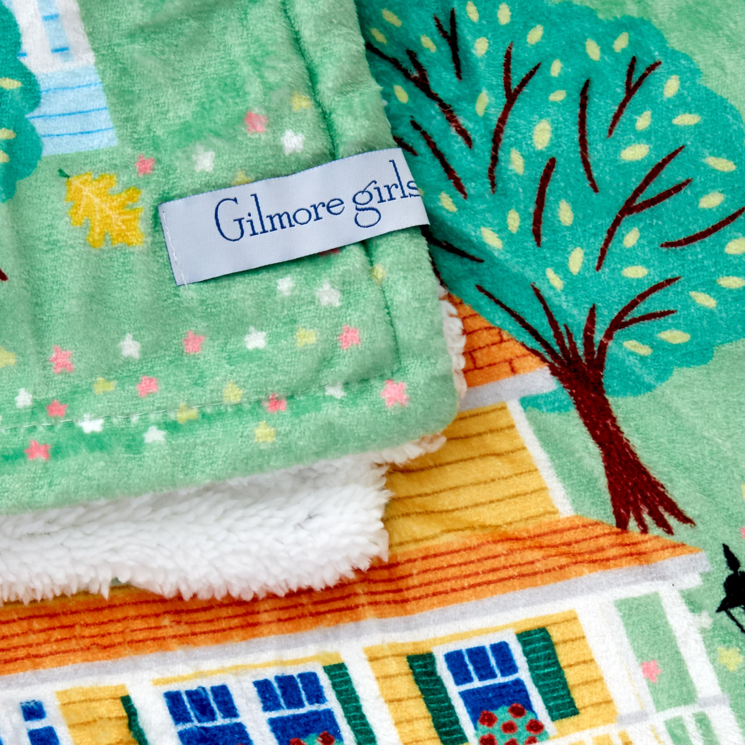 Hallmark couverture posée sur canapé en usage, apporte ambiance cosy pour soirées télé