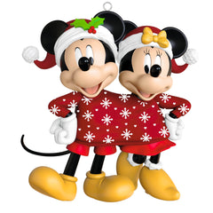 Hallmark Keepsake vue avant de Mickey et Minnie partageant un pull, décoration chaleureuse