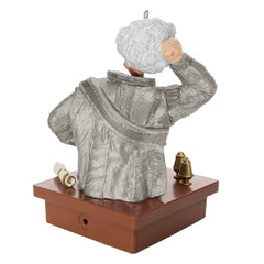 Hallmark Keepsake détail du profil de Nearly Headless Nick mettant en valeur la sculpture