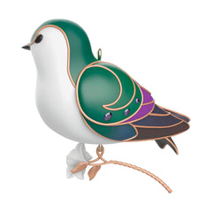 Hallmark Keepsake ornement vue de profil détaillant la peinture et la finition artisanale