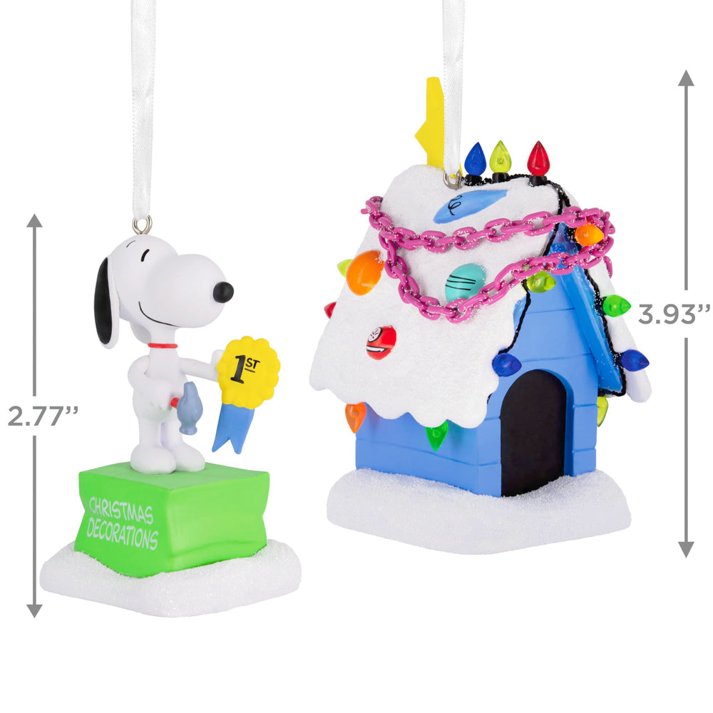 Hallmark Snoopy accroché sur sapin apportant touche festive et légère
