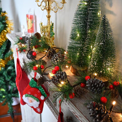 HamiFinee gros plan pomme de pin montrant texture et réalisme décoratif