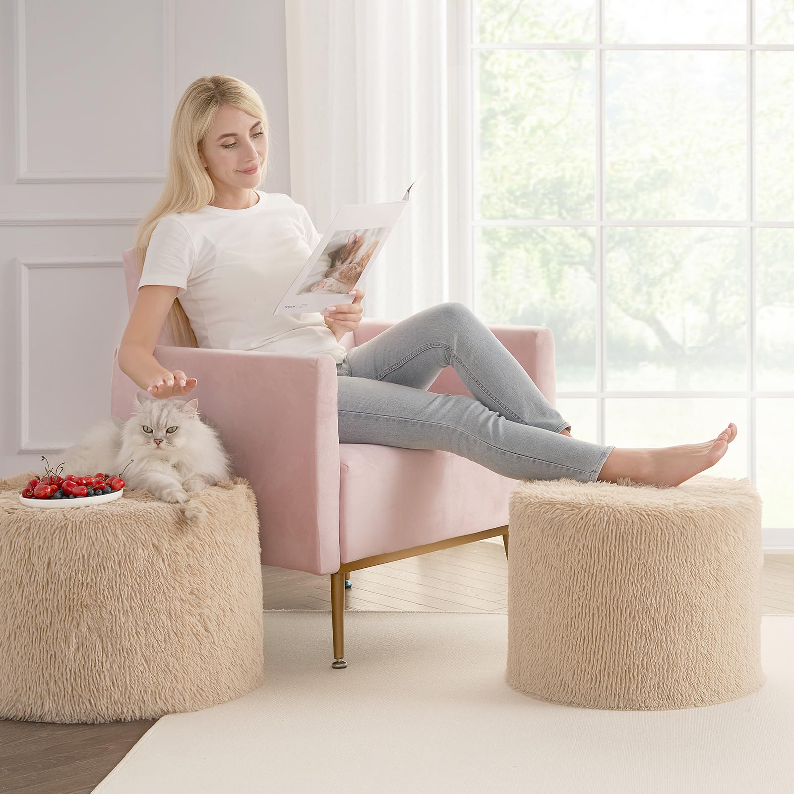 Hansleep pouf avec chat installé illustrant attraction et douceur