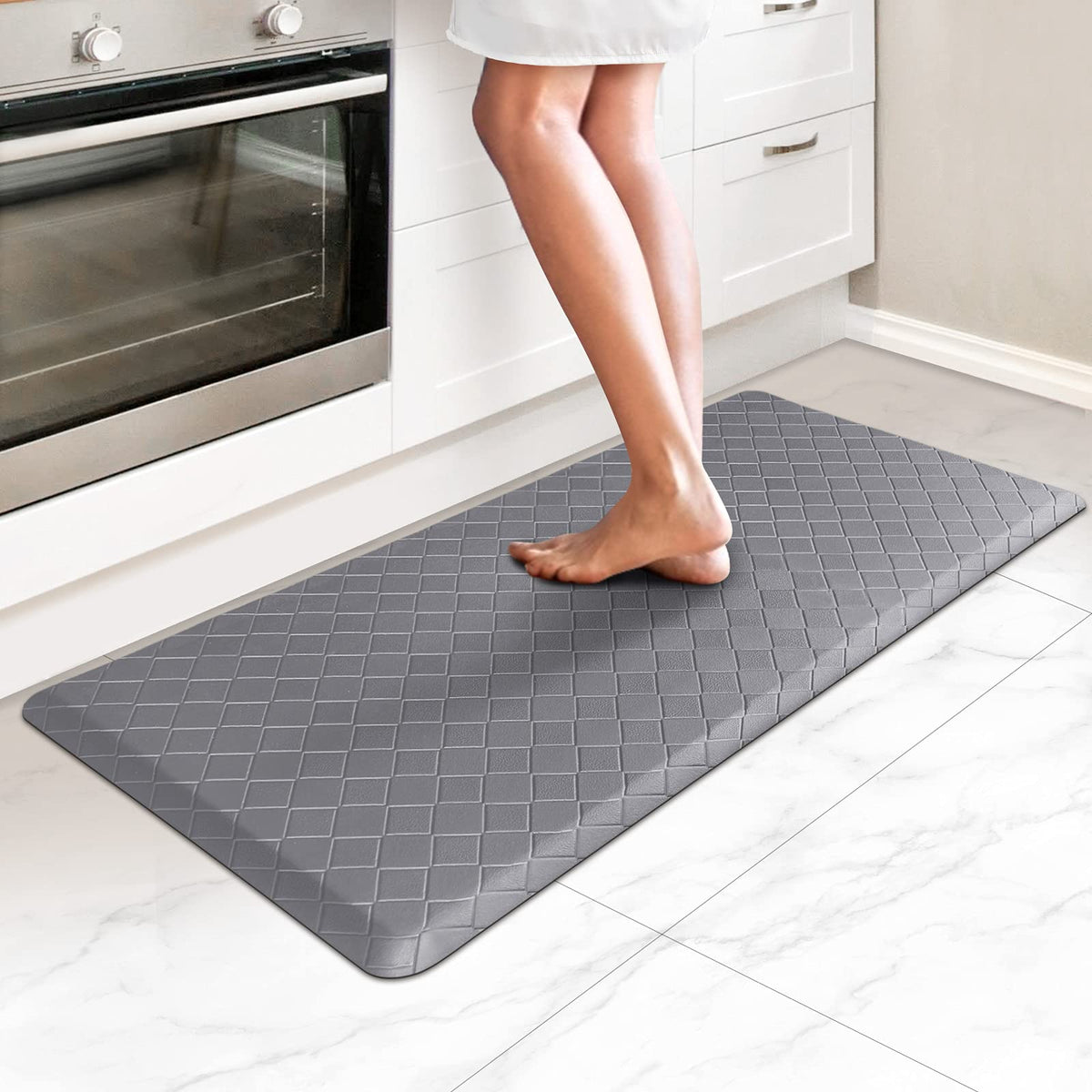 HappyTrends vue de face du tapis gris montrant sa taille et confort
