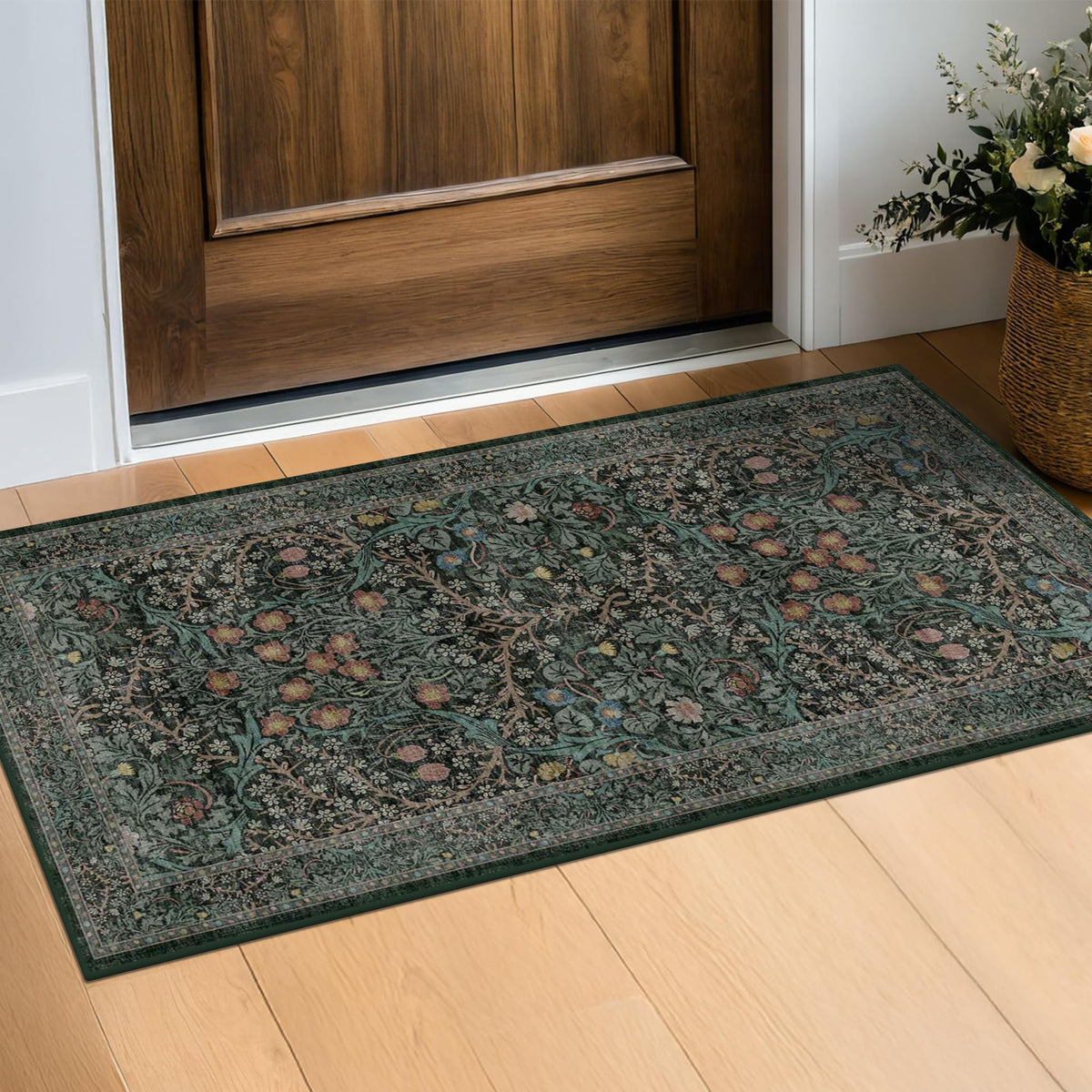 Hazo Haus vue de face du tapis 2x4 vert foncé pour une entrée élégante et durable