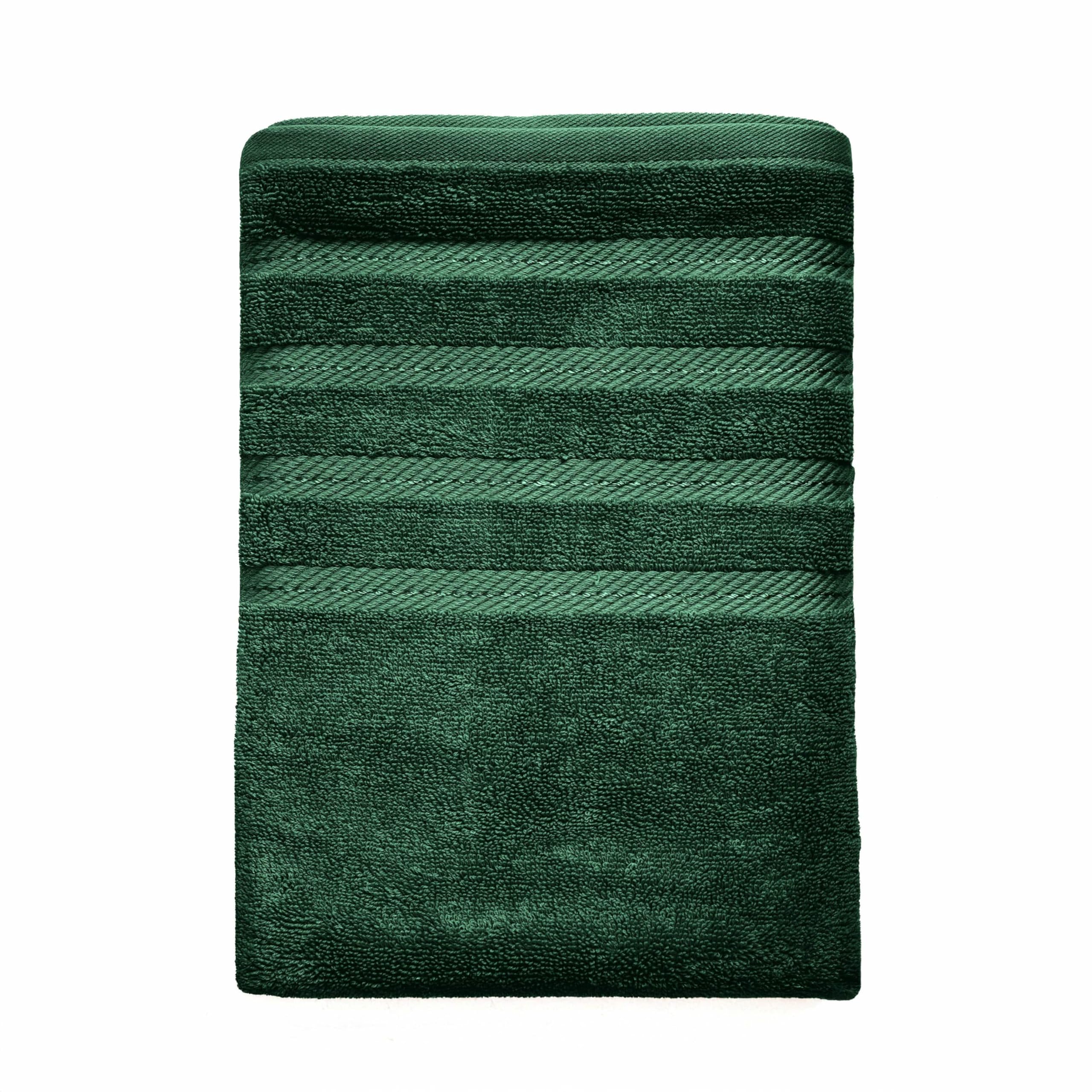 Hearth & Harbor main essuyant un lavabo illustrant forte absorption et confort