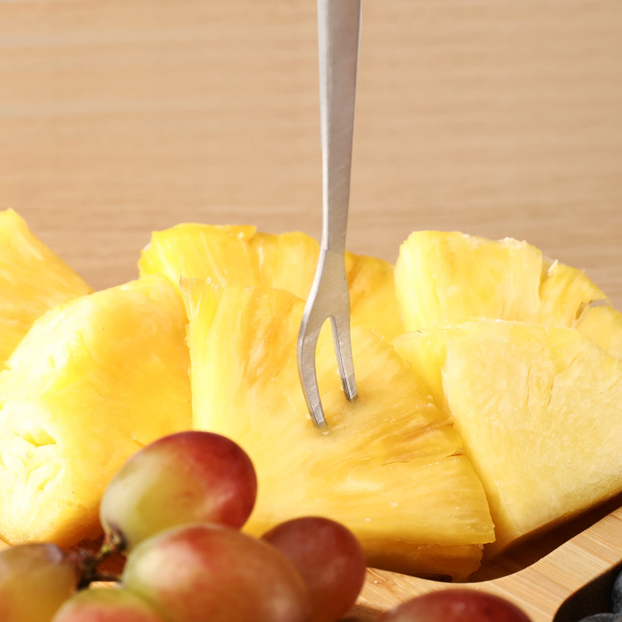 hecef tiroirs cachés ouverts montrant rangement sécurisé des couteaux et plateaux