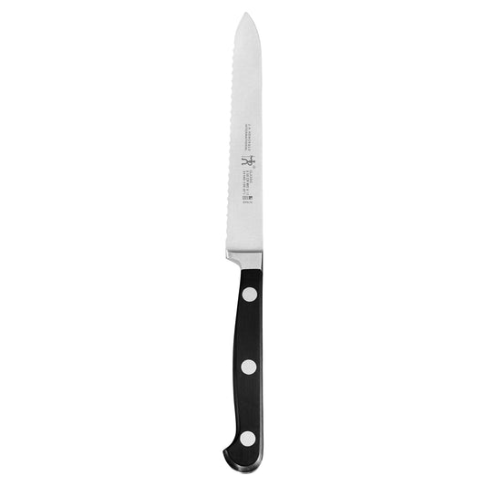 HENCKELS couteau dentelé 5 pouces vu de face, tenue stable et précision