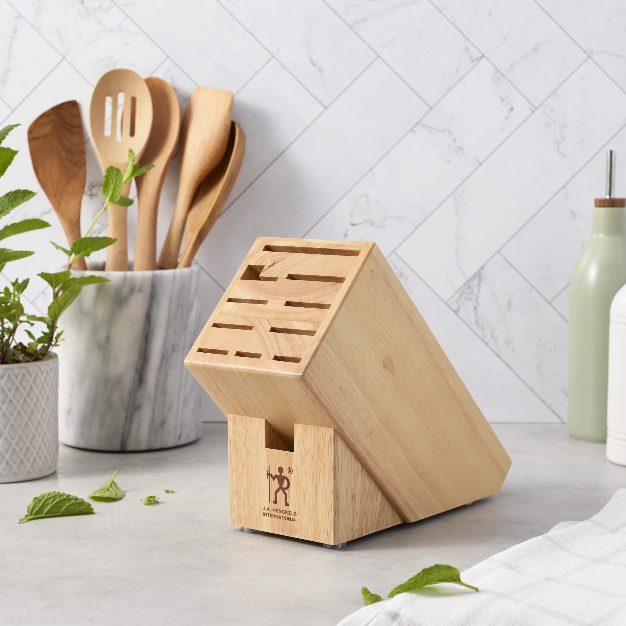 HENCKELS détail emplacement pour ciseaux facilitant le rangement