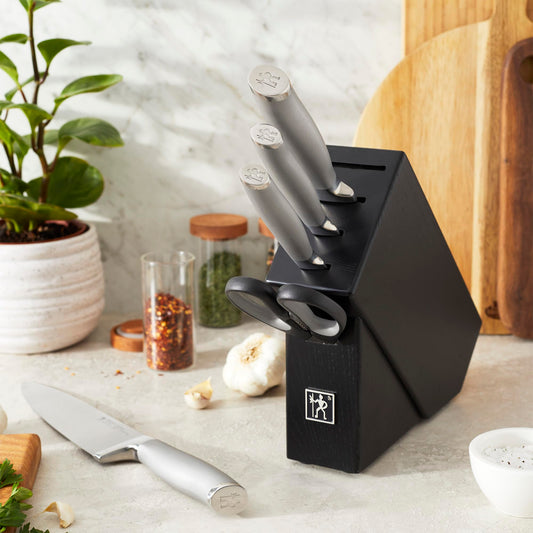 HENCKELS lame 8" du couteau de chef gros plan pour coupes précises