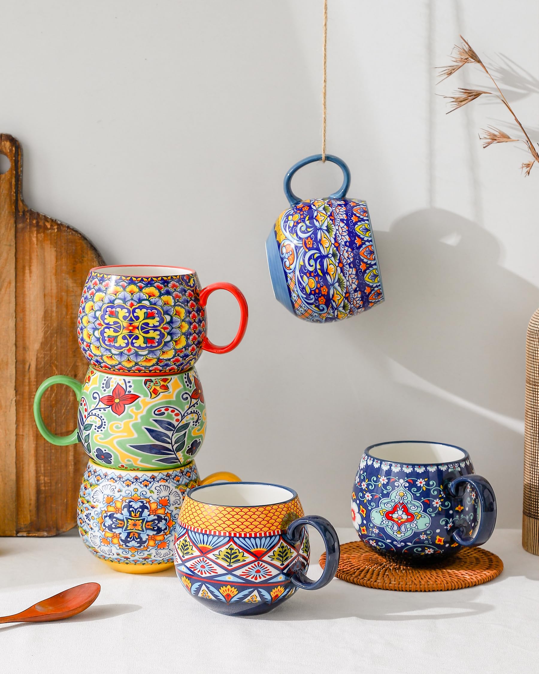 HENXFEN LEAD tasse en usage avec latte illustrant la grande capacité sans remplissages fréquents