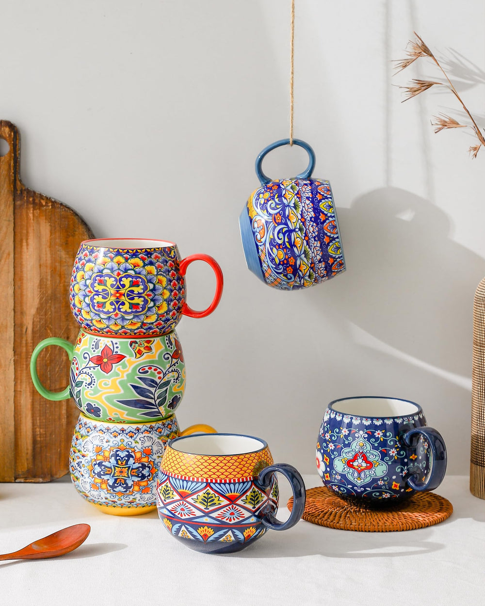 HENXFEN LEAD tasse en usage avec latte illustrant la grande capacité sans remplissages fréquents