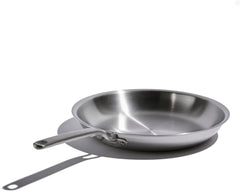 Heritage Steel poêle face avant montrant finition inox et base durable