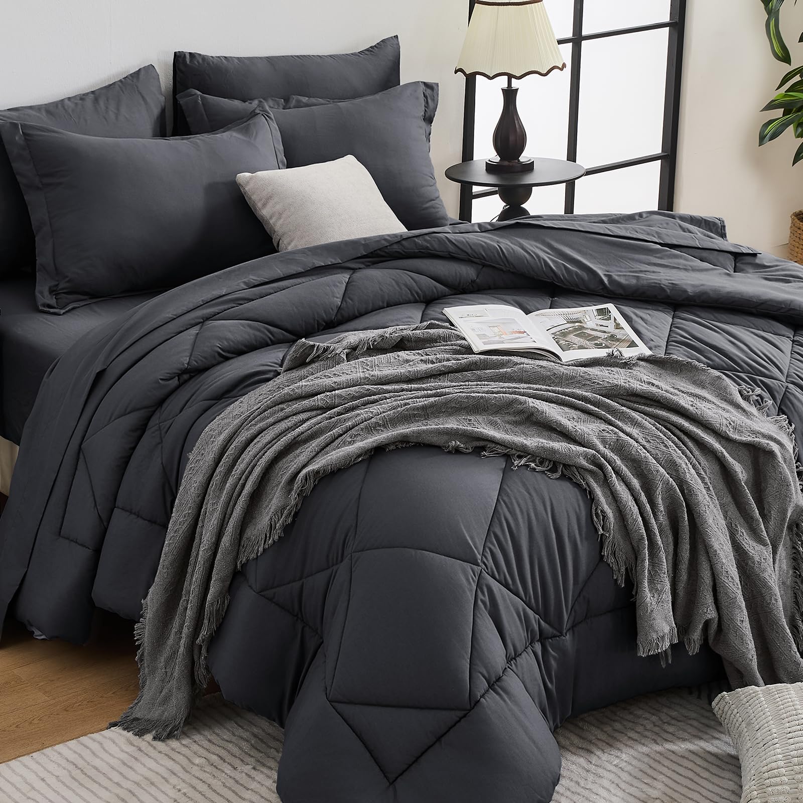 HEVUMYI couette king face montrant tombé uniforme et confort élégant