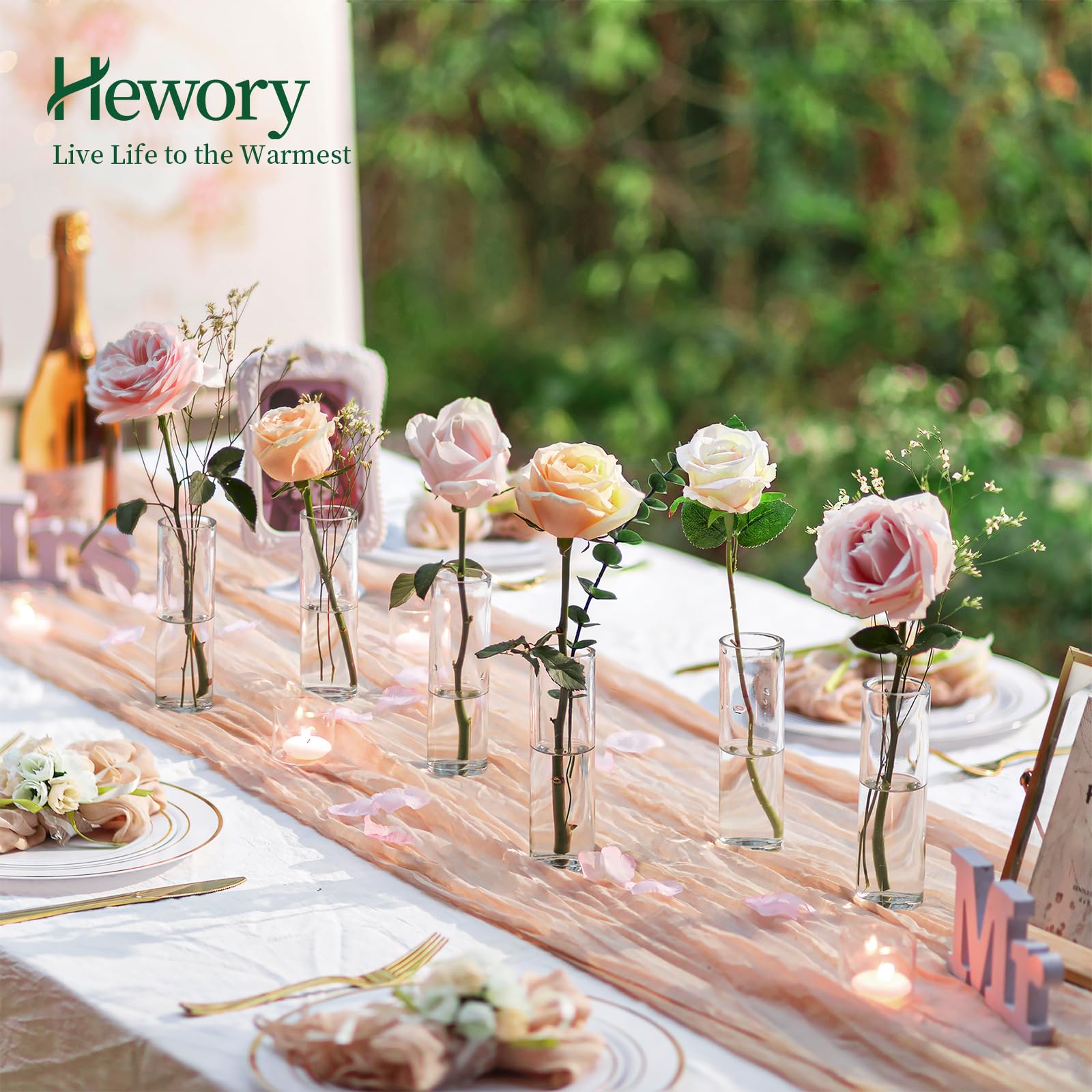 Hewory plusieurs vases alignés en centre de table pour une décoration uniforme