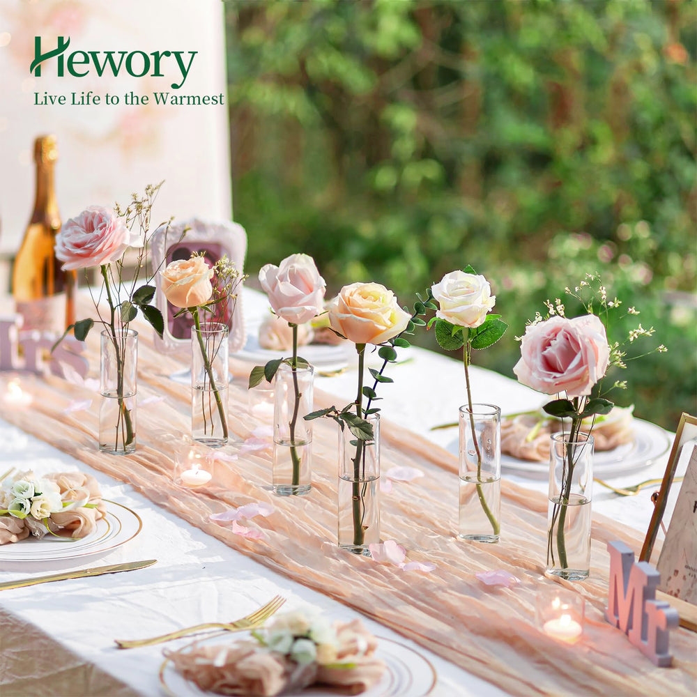 Hewory plusieurs vases alignés en centre de table pour une décoration uniforme
