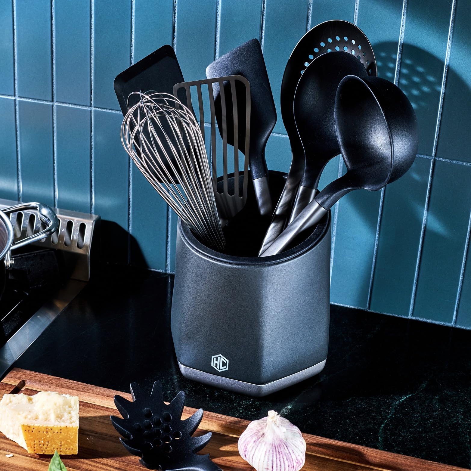HexClad louche et spatule montrant portions précises et maniabilité