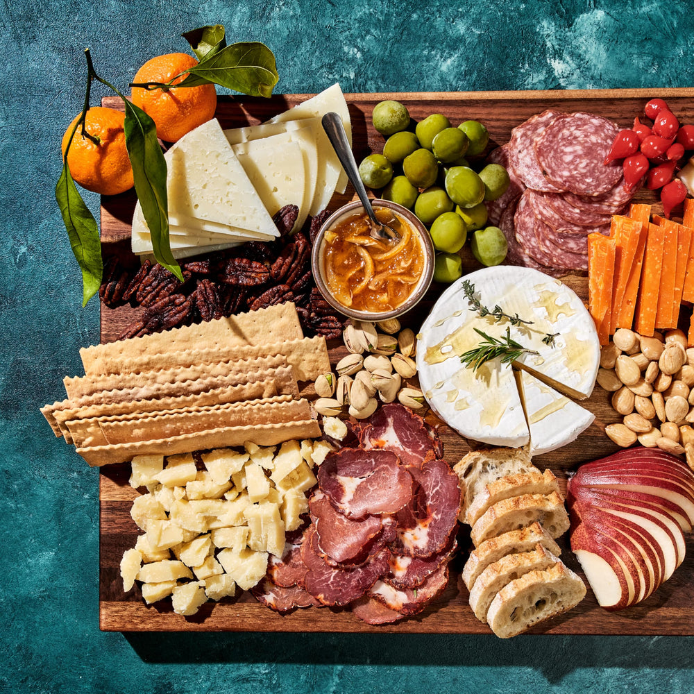 HexClad planche noyer présentation charcuterie rehausse l'esthétique du plateau