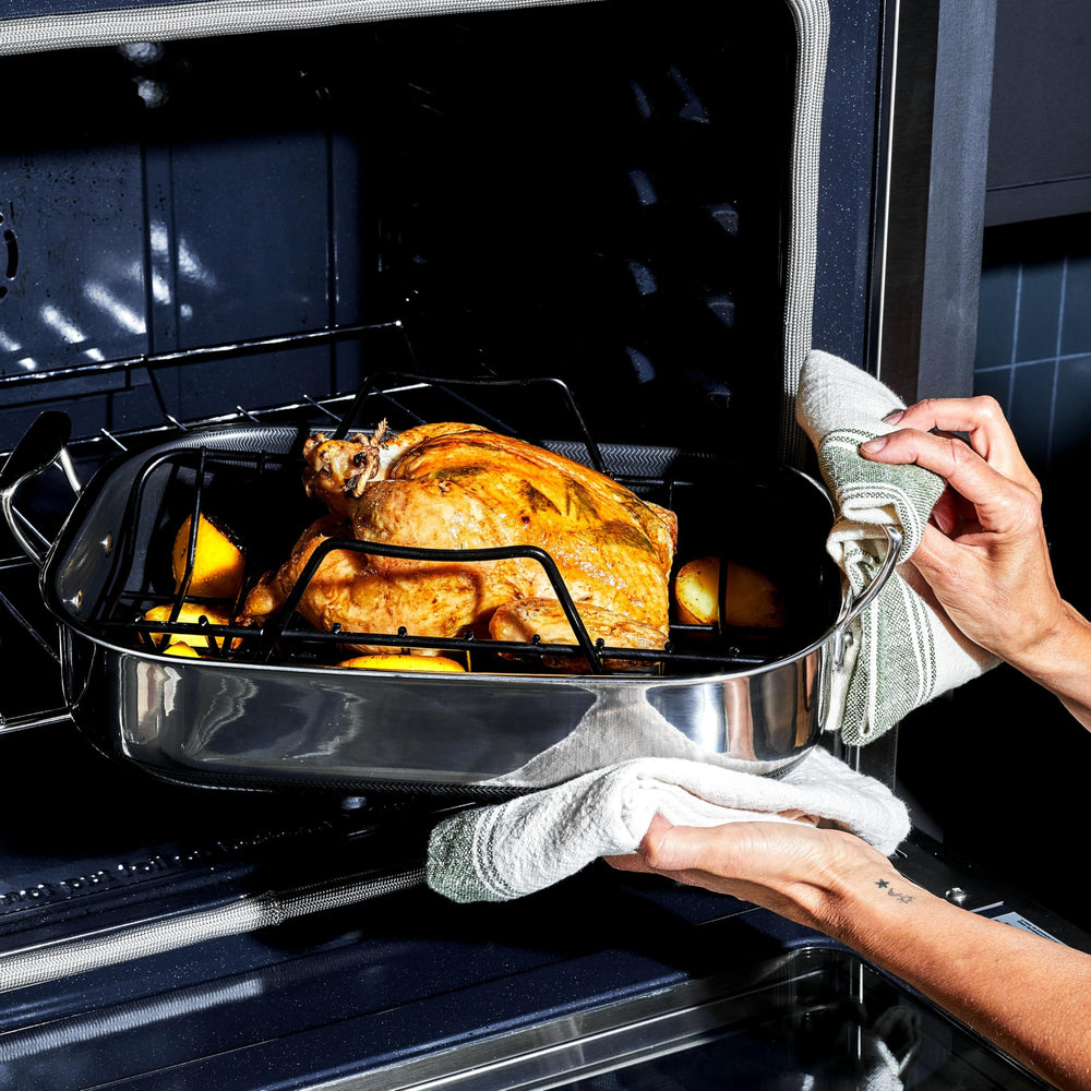 HexClad rôtissoire vue de dessus avec grille pour cuisson uniforme